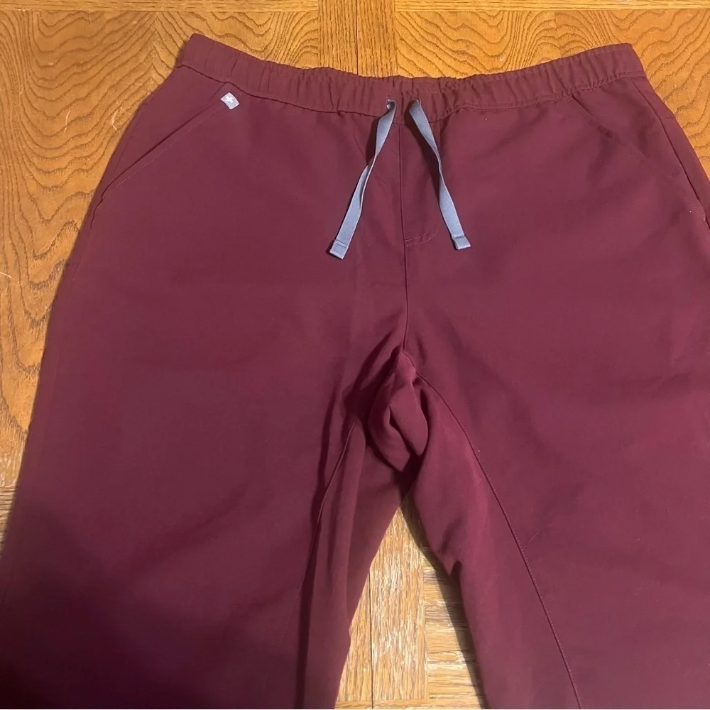 Figs Men's Tansen Jogger Scrub Pants in Burgundy Sz XL Short Pull-on Comfort